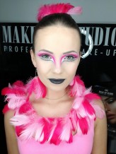 Klaaaudia_94 Makijaż i stylizacja wzorowana flamingiem.