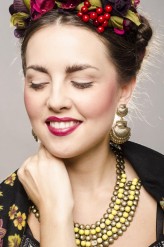 AnnaRumiantseva Make-up https://www.facebook.com/magdalena.pakiet.makeup?pnref=story
Fryzjer Darya Olejnikova https://www.facebook.com/darya.oleynikova