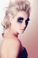 gringras                             http://howcool.it/make-up-of-the-week-42-katarzyna-gringras/            