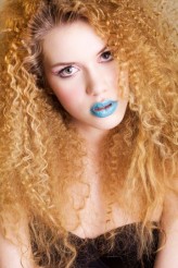 cameliee model Kinga Haczek D'ivision
make up i włosy Viola Kocerba
hair assistant Ola Kocerba
