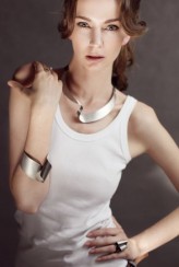 karolina.m modelka: Marta Sobańska/HOOK
wizaż i włosy: Arleta Molata
projektantka biżuterii: Aleksandra Przybysz