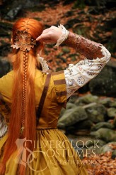 Serreth Moja piękna przyjaciółka (i jej rude włosy) w sukni historycznej i skórzanym karwaszu mojej roboty :)
https://www.facebook.com/SilverclockCostumes/