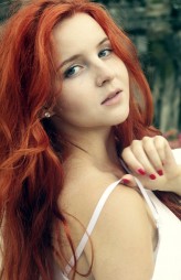 redhead-woman rudości.