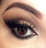 KarmelkaKarmelka                             Delikatne cut crease z tzw arabskim okiem :)             