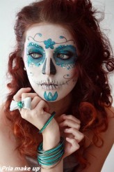 pria Blue skull Make up