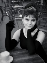 SilverOrigami Audrey Hepburn

Modelka https://instagram.com/chopinianna?igshid=1h1ycwsy0k251