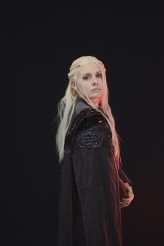 smoczyca Cosplay postaci Daenerys Targaryen z serialu Game Of Thrones produkcji HBO

Fotograf Tomasz Kogut