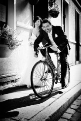 kondeusz Pan Młody na rowerze - plenerowa sesja ślubna (Grupa 5D)