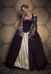 helga Suknia barokowa wykonana przeze mnie:koszula satynowa długa, spódnica z żakardu,rogówka czarna bawełniana,suknia z tafty. Róża sztuczna, kolia i buty moja własność