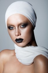 blackbeeery MUA: TWIG MAKE UP
PIC: Asida Turava&Radoslaw Redzikowski 