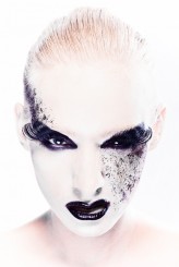 seba_stian Mod: Ewelina Niszczak
Make up: Anna Tomaszewicz (PinkStudio)