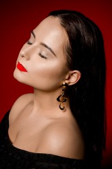 Wilczynska_klaudia Hollywood glow make up- rozświetlona i świeża skóra z akcentem na usta w postaci czerwonej szminki.

Make up by me
Fot.:  @sobieskaphotography