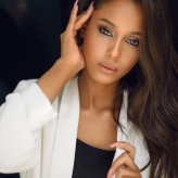 b0nder Model: Jessica Kimaty
Mua: Konturovnia Makeup Artist