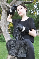 agnieszka_zarzycka Torebka , rękawiczki stylizowane na Twórczośći Tim'a Burton'a
2013
modelka- Magdalena Jastrzębska