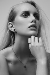stani MAGNEA x AURUM jewellery campaign
Photographer Kári Sverriss 
Makeup&hair by Guðbjörg Huldís 
Model: Sigrún Hrefna @Eskimo Models 
Retoucher: Anna Stanek 
Assistant : Þórunn Eva