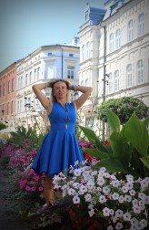 Kazimierz76                             Modelka w wakacyjnych kwiatach na Wałowej w Tarnowie :)             