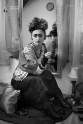 Monami Frida Kahlo- sesja stylizowana 
Wehikuł Czasu z Moniką Mol /MUA/ i emerfoto.pl/ Photo/
Modelka- Dominika
