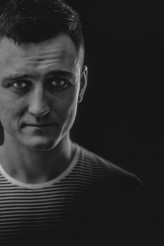 Aprktvst Wrocławski DJ i producent - Gogan. 

https://www.facebook.com/gogandj
