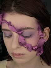 OlgaPrzydatek Makijaż artystyczny  / do sesji - liliowy makijaż z elementami 3D.