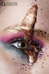 anita_szybiak Close up w wersji glitter and glow
Make up : Anita Szybiak
Modelka: Monika Staszak
Photo: Ewelina Słowińska
Produkcja: Artystyczna Alternatywa