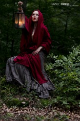 lightshape_pawel Czerwony kapturek, zagubiony w lesie