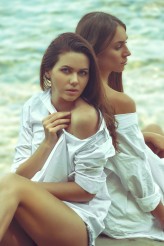 3art Model:
Wiktoria De Vita (IG: @wiki.travel) &amp;
Maria Zub (IG: @mary_sadik)
