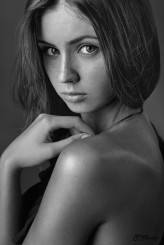 kubsztyk Model: Karolina Malina
Make up artist:  Ania Maj 
Hair stylist: Studio ArtFryz
www.jt-photographie.com