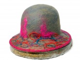 izasutarzewicz                             Wyjątkowy, oryginalny kapelusz, który wykonany w 100% ręcznie.
Jego wyjątkowość polega na tym, że nie został wymodelowany z gotowego kaplinu, a od podstaw ufilcowany z wysokiego gatunku wełny. Dzięki temu filc posiada ciekawą fakturę i o            
