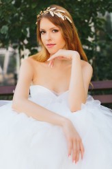 Karolina_Kowal Fot. LIRYKA Atelier 
Outfit: SPOSA 
Hair: Studio Fryzur Kontrast 
Makeup: Natalia Baran