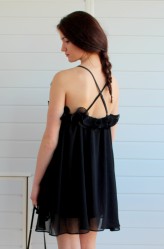 truflaaa lookbook : http://lookbook.nu/look/6034923-Zara-Bag-Gold-Lords-Miso-Black-Mini-Dress