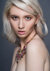 stasiu007 Fotograf: Karolina Stasiak
Makijaż: Ulyana Palamarchuk
Biżuteria: Aubrie.pl
Modelka: Ola Buca