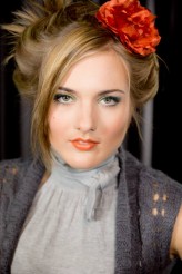 damazlisem modelka: Kamila Kowalczyk
Fotograf : Arkadiusz Nowosad
make-up& hair & stylizacja: Maria Mazurek 