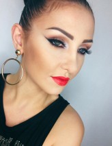 ewela393 black liner, red lips, makeup, pin up look