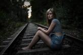 davew Outdoor Portrait of Emilia on a railway track
@davewillemsphotography/
https://www.instagram.com/davewillemsphotography/