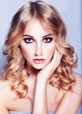 czarnagaja Photo: Mariusz Kuik
Model: Ola Makiewicz
Make up & Hair: Katarzyna Skrzyniarz