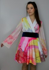OlaHalagiera Kimono 
Pomysł na wykonanie projektu nasunął się samoistnie. Wybór padł na moją wizję kimono, które idealnie pasuje do stworzonej tkaniny. Jest to nietypowe kimono, przypominające płaszcz. Taki był mój zamysł, aby realizacja przypomina