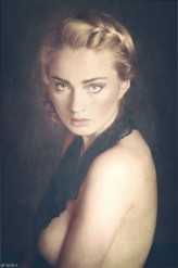 sepia malowała: Małgorzata Abramowicz, modelka: Magda
zdjęcie powstało na warsztatach z G. Laubschem w Fotoszopie