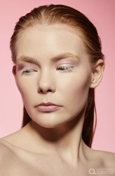 KarolinaPilch makeUp Karolina Pilch
model Magdalena Fidera
Foto Emil Kołodziej

Artystyczna Alternatywa