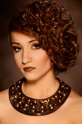 marek7                             Wizaż i fryzura: Wioletta Wilczek
Stylizacja: Wioletta Wilczek
Modelka: Katarzyna
Foto: Marek Łuszczkiewicz            