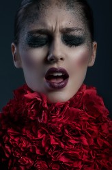 maurea                             modelka: Martyna Rojek
makijaż: Wojciech Kozub Make Up Artist
fot: Agnieszka Maurea
https://www.facebook.com/AgnieszkaMaurea
www.maurea.pl            