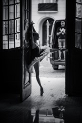 Sonnenschine Nathalie Sonnenschine in her project „Ballerina and the City” presenting juxtaposition of pure beauty such a s ballet with all beauty and dirt that city offers

Photos by Anna Starkey @starkey.anna 
-
-
-
#nathaliesonnenschine #sonnenschine