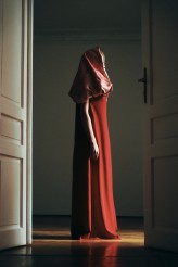 amizarova                             fotograf: @portretyibalety 
modelka: @amizarova 
projektanci: @tsunamifashiondesign @ps.fashion.design 
studio: @kolor_studio_fotograficzne            