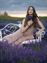 Pomelqa                             #lawenda #lavender #portrait #brunette             