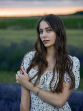 Pomelqa #lawenda #lavender #portrait #brunette #goldenhour