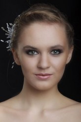 basiah Fryzura ślubna, modelka Ewelina, sesja dla Bridal Studio www.bridalstudio.com.pl 