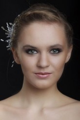 basiah                             Fryzura ślubna, modelka Ewelina, sesja dla Bridal Studio www.bridalstudio.com.pl             