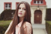 cashmeree Zdjęcia: Justyna Kocur
Modelka: Paula Pawlik
Wizaż: Karolina Wawrzyniak
Stylizacja: Katarzyna Wojnarska
Pomoc: Gracjan Majchrzak