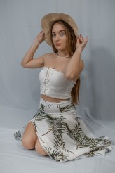 Piotr937 Miejsce: Studio-Atelier, Rozbórz, 2025
Pracownia fotografii studyjnej - własna. Scenografie i ustawienia autorskie.
Modelka: Iza D.  
Osoby zainteresowane podobnymi sesjami zapraszam do kontaktu – IG: @haditpk
