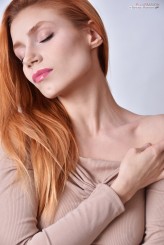 bartekchiny Red hair beauty - closeup portrait