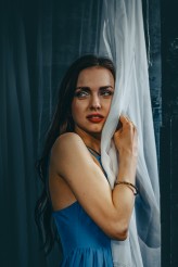 Piotr937 Miejsce: Studio-Atelier, Rozbórz, 2025
Pracownia fotografii studyjnej - własna. Scenografie i ustawienia autorskie.
Modelka: Justyna K..  
Osoby zainteresowane podobnymi sesjami zapraszam do kontaktu – IG: @haditpk
